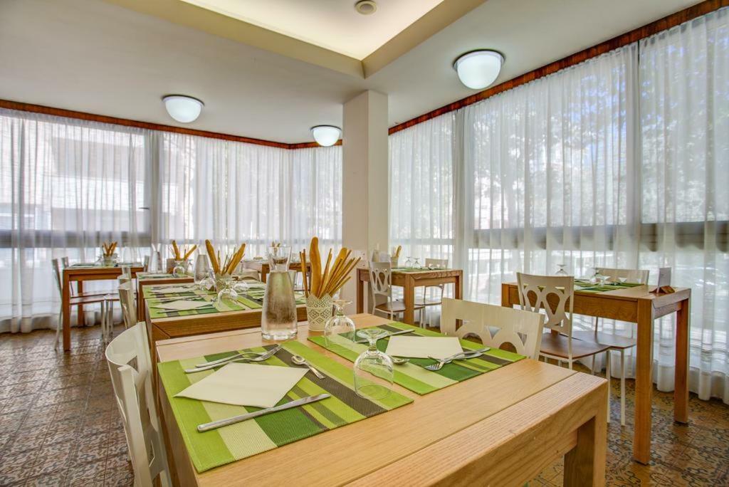 Hotel Konrad Marebello Esterno foto